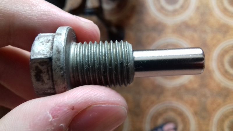 Пробка c неодимовым магнитом на Hyundai getz