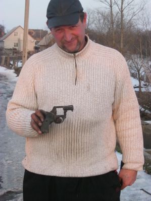 пістолет знайденний магнітом